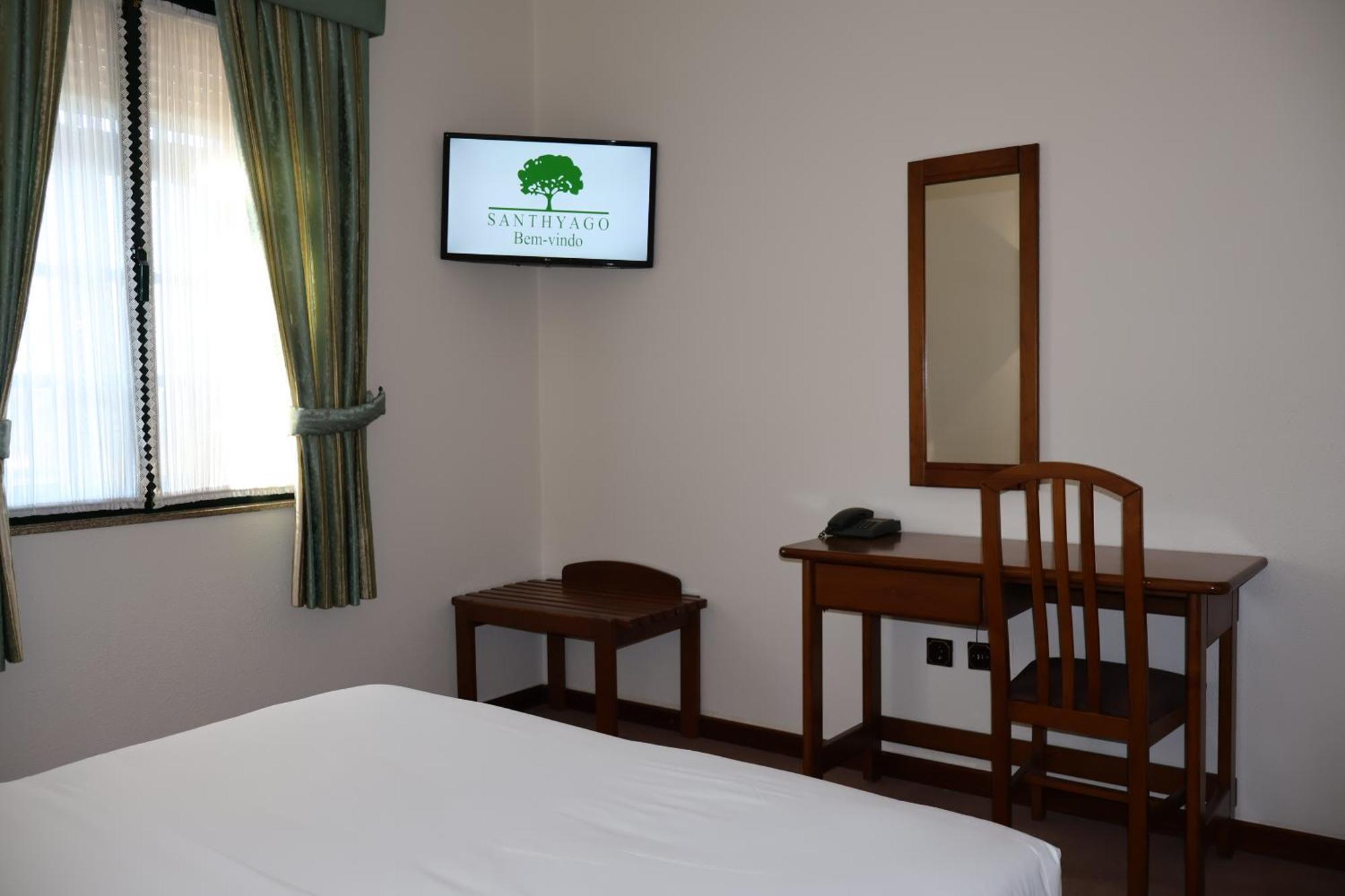 Hotel Santhyago Trofa Bilik gambar